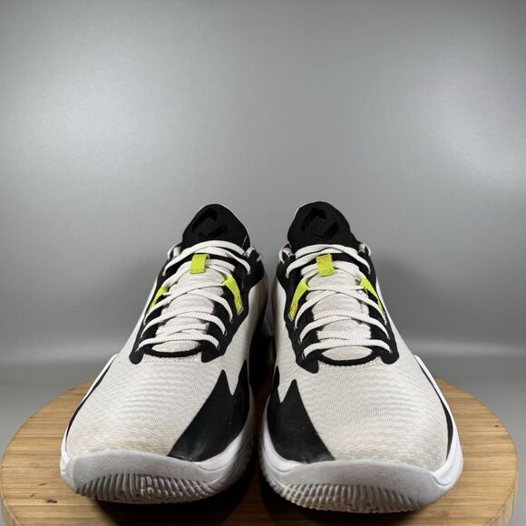 Nike Athletic Shoes in Black and White - Picture 2 of 8